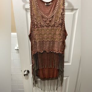 Gimmick sleeveless shirt